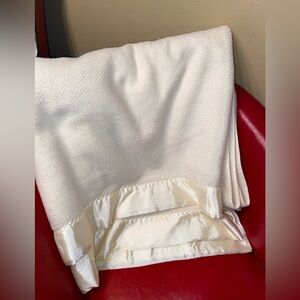 Vintage Fieldcrest Touch of Class Loom-Woven Blanket 100% Acrylic